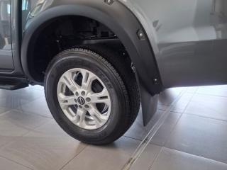 Nissan Navara 2.5DDTi double cab SE Plus auto