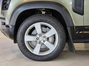 Land Rover Defender 110 D300 X-Dynamic HSE - Image 12