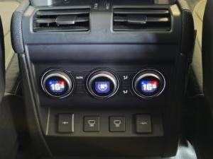 Land Rover Defender 110 D300 X-Dynamic HSE - Image 18