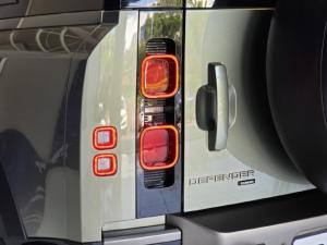 Land Rover Defender 110 D300 X-Dynamic HSE - Image 19
