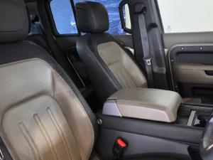Land Rover Defender 110 D300 X-Dynamic HSE - Image 28