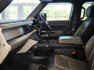 Land Rover Defender 110 D300 X-Dynamic HSE - Image 9