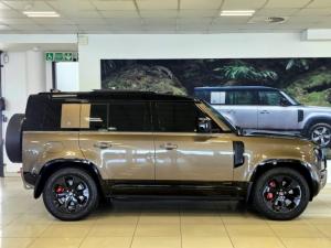 Land Rover Defender 110 D300 X - Image 2