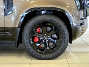 Land Rover Defender 110 D300 X - Image 5