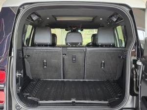 Land Rover Defender 110 D300 X-Dynamic HSE - Image 11