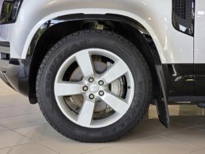 Land Rover Defender 110 D300 X-Dynamic HSE - Image 12