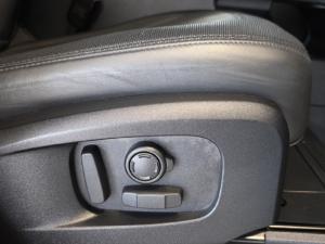 Land Rover Defender 110 D300 X-Dynamic HSE - Image 23