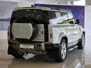 Land Rover Defender 110 D300 X-Dynamic HSE - Image 6