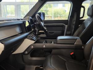 Land Rover Defender 110 D300 X-Dynamic HSE - Image 9