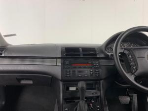 BMW 318i Sport automatic - Image 12