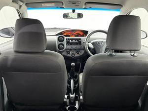 Toyota Etios hatch 1.5 Xi - Image 12