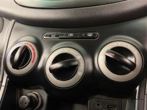 Hyundai i10 1.1 GLS/MOTION - Image 12