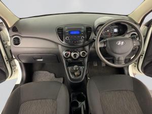 Hyundai i10 1.1 GLS/MOTION - Image 18
