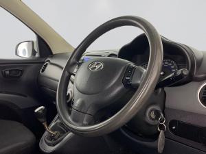 Hyundai i10 1.1 GLS/MOTION - Image 19