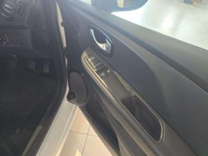 Renault Clio IV 900T Authentique 5-Door - Image 15