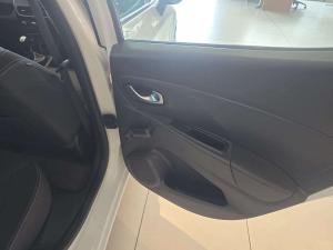 Renault Clio IV 900T Authentique 5-Door - Image 17