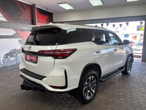 Toyota Fortuner 2.4GD-6 manual - Image 2