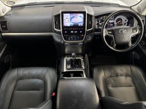 Toyota Land Cruiser 200 4.5D-4D V8 VX-R - Image 6