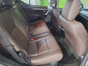 Toyota Fortuner 4.0 V6 4x4 - Image 11