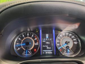 Toyota Fortuner 4.0 V6 4x4 - Image 14