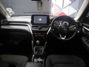 Toyota Urban Cruiser 1.5 XR manual - Image 6