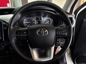 Toyota Hilux 2.8GD-6 double cab Raider auto - Image 8