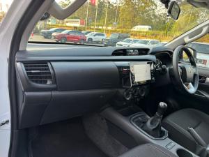 Toyota Hilux 2.4GD-6 double cab Raider manual - Image 7