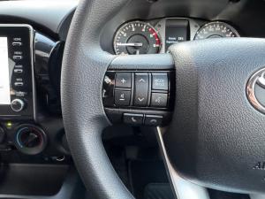 Toyota Hilux 2.4GD-6 double cab Raider manual - Image 9