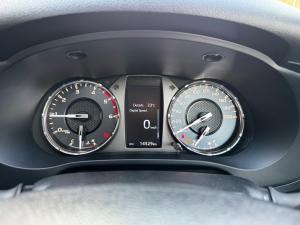 Toyota Hilux 2.4GD-6 double cab Raider manual - Image 11