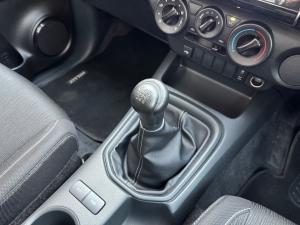 Toyota Hilux 2.4GD-6 double cab Raider manual - Image 13