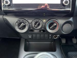 Toyota Hilux 2.4GD-6 double cab Raider manual - Image 15