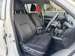 Toyota Hilux 2.4GD-6 double cab Raider manual - Image 16