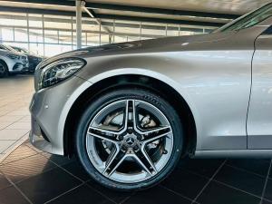 Mercedes-Benz C-Class C200 - Image 13