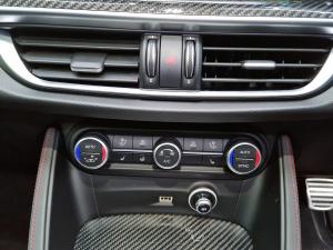 Alfa Romeo Stelvio Estrema 2.0T AWD - Image 16