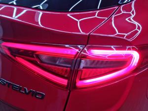 Alfa Romeo Stelvio Estrema 2.0T AWD - Image 22