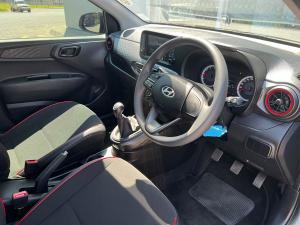 Hyundai Grand i10 1.0 Premium hatch - Image 11