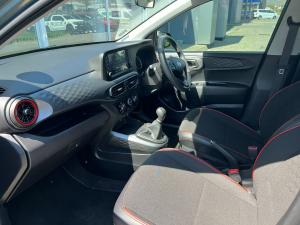 Hyundai Grand i10 1.0 Premium hatch - Image 13