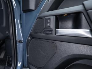 Land Rover Defender 110 D250 X-Dynamic SE - Image 16