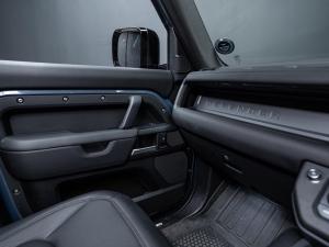 Land Rover Defender 110 D250 X-Dynamic SE - Image 22