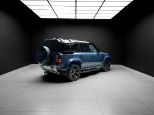 Land Rover Defender 110 D250 X-Dynamic SE - Image 9