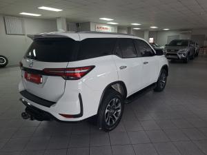 Toyota Fortuner 2.4GD-6 manual - Image 2