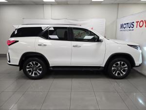 Toyota Fortuner 2.4GD-6 manual - Image 3