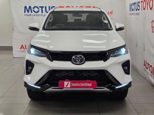 Toyota Fortuner 2.4GD-6 manual - Image 4