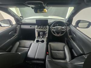 Toyota Land Cruiser 300 3.3D GR-Sport - Image 6