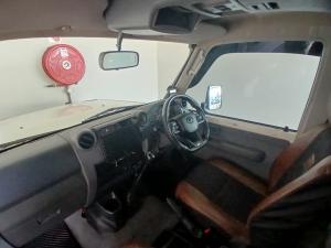 Toyota Land Cruiser 79 4.5D-4D LX V8 single cab - Image 6