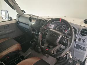 Toyota Land Cruiser 79 4.5D-4D LX V8 single cab - Image 8