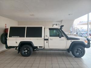 Toyota Land Cruiser 79 4.5D-4D LX V8 single cab - Image 3