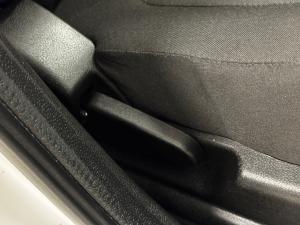 Renault Kwid 1.0 Techno manual - Image 16