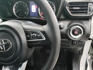Toyota Urban Cruiser 1.5 XR manual - Image 10