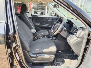 Mahindra XUV 3XO 1.2T AX5 manual - Image 5
